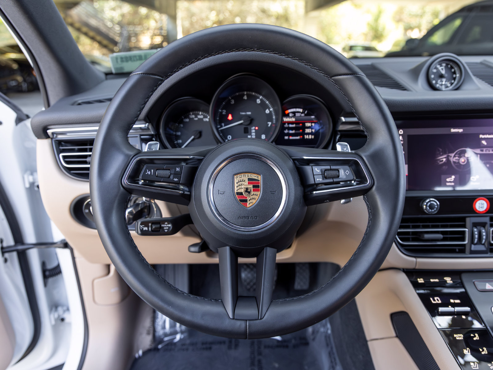 Certified 2026 Porsche Macan AWD/4WD image 35