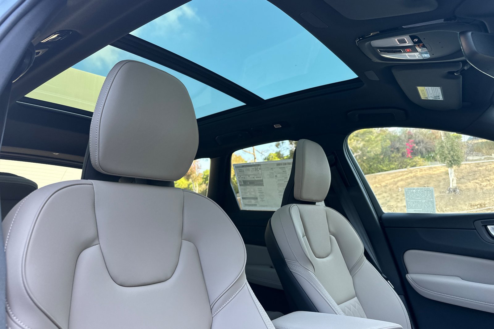 New 2026 Volvo XC60 B5 Core w/ Protection Package Premier AWD/4WD image 13