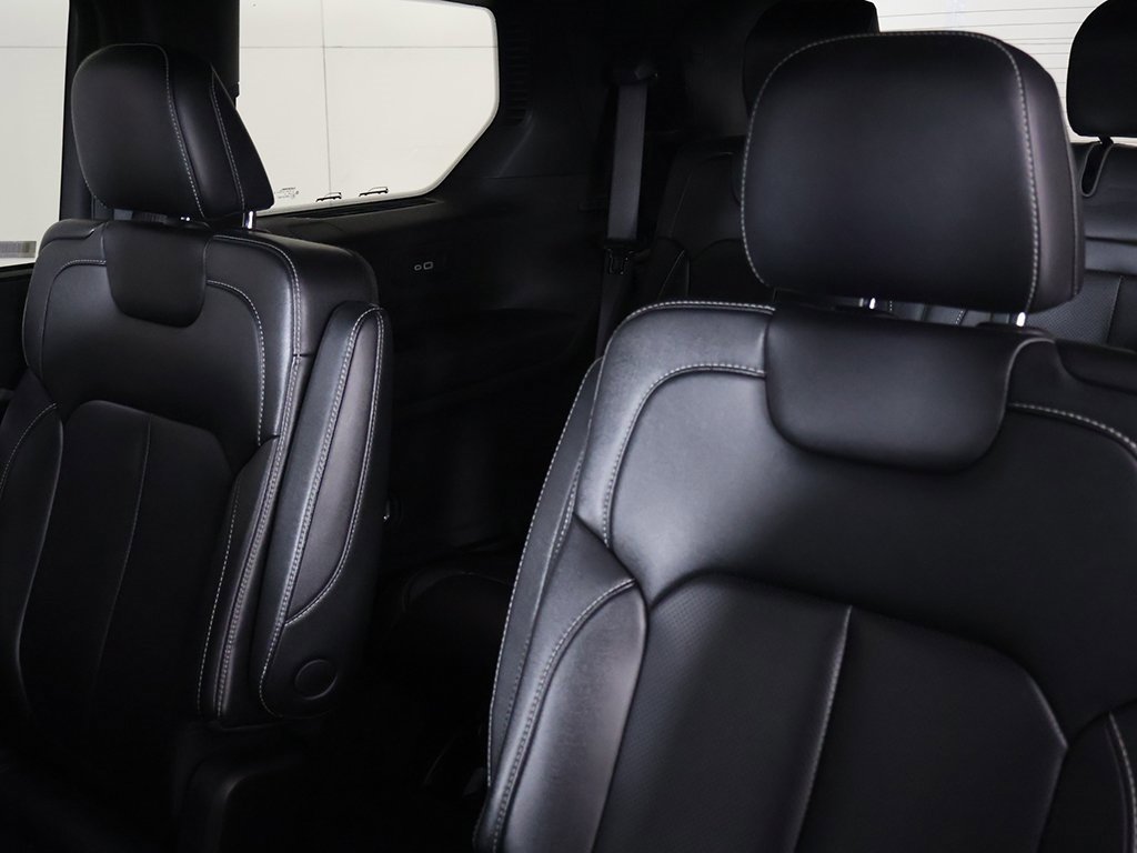 Used 2024 Jeep Grand Cherokee L Limited w/ Luxury Tech Group II image 38