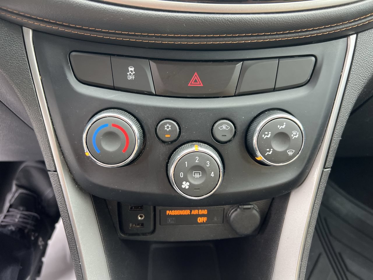Used 2019 Chevrolet Trax LT w/ LT Convenience Package FWD image 29