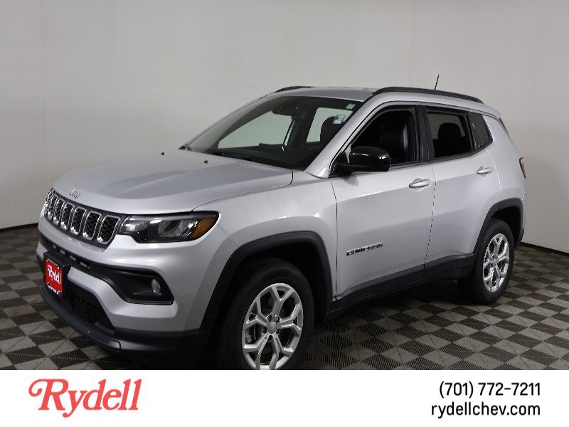 Used 2024 Jeep Compass Latitude image 9