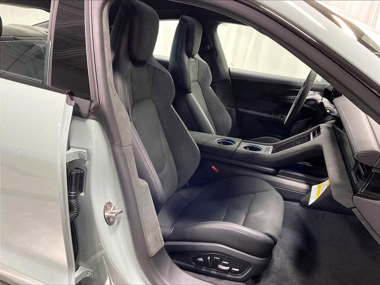 Used 2025 Porsche Taycan GTS image 32