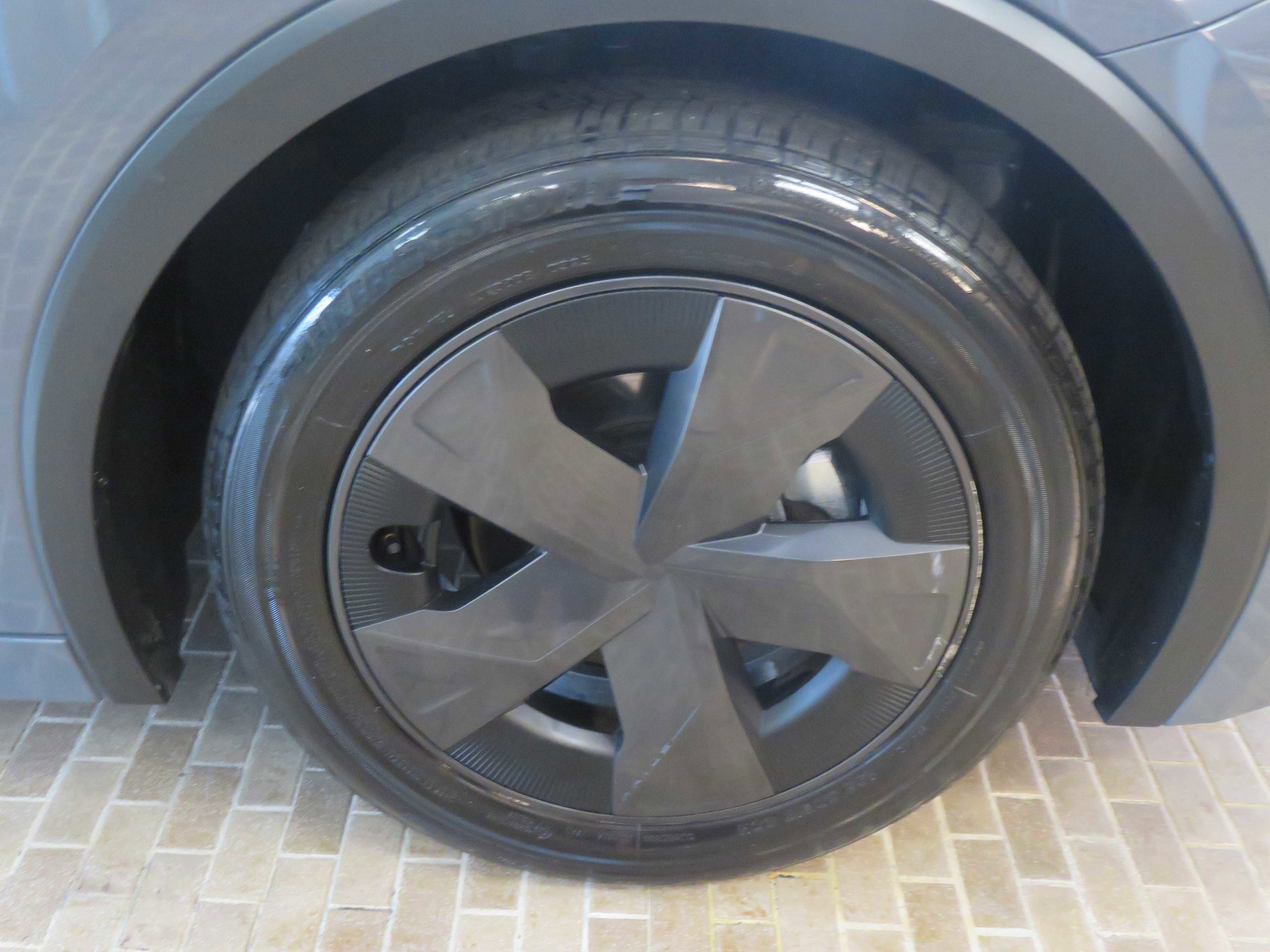 Used 2025 Toyota Prius LE image 10