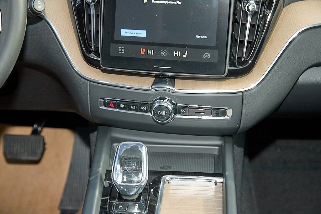 New 2026 Volvo XC60 B5 Plus w/ Climate Package image 27