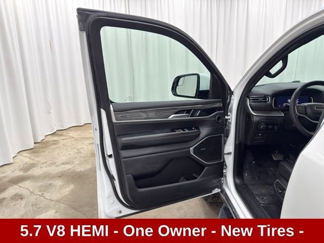 Used 2022 Jeep Wagoneer Series II AWD/4WD image 14