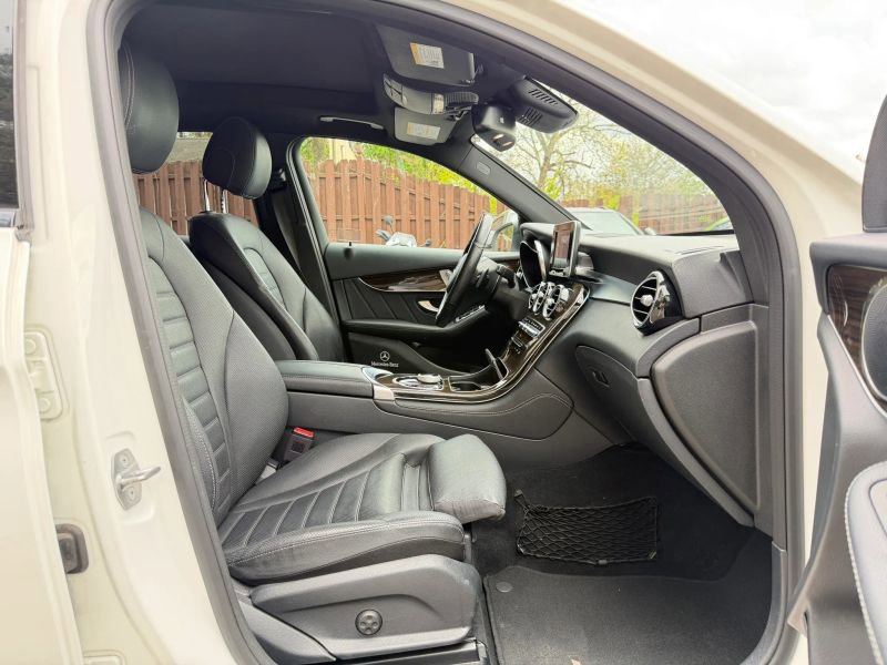 Used 2019 Mercedes-Benz GLC 300 4MATIC image 29