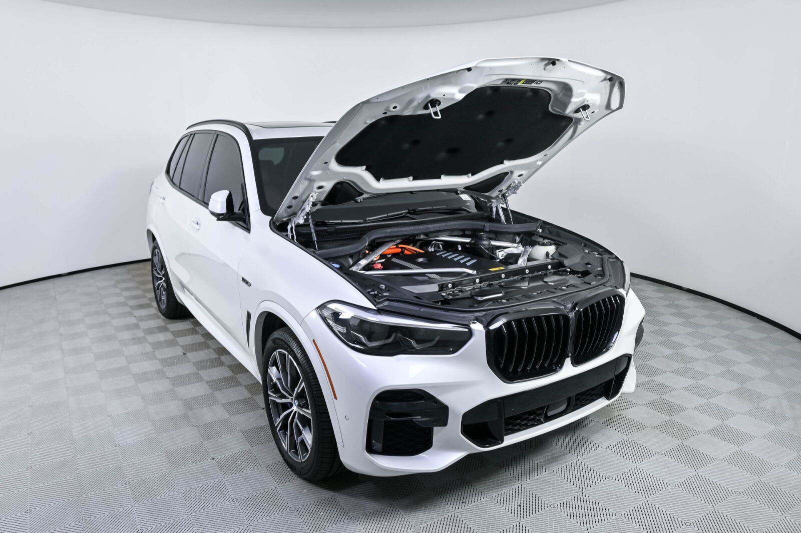 Used 2022 BMW X5 xDrive45e w/ M Sport Package AWD/4WD image 32