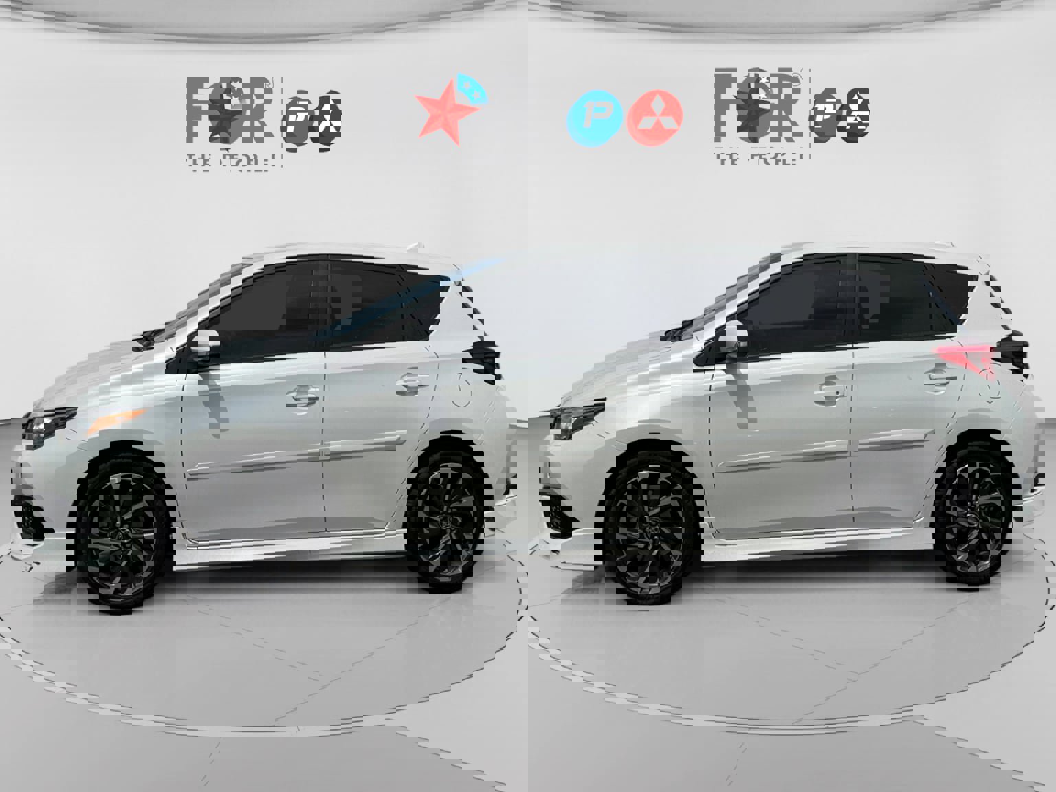 Used 2018 Toyota Corolla iM w/ Carpet Mat Package (TMS) FWD image 2