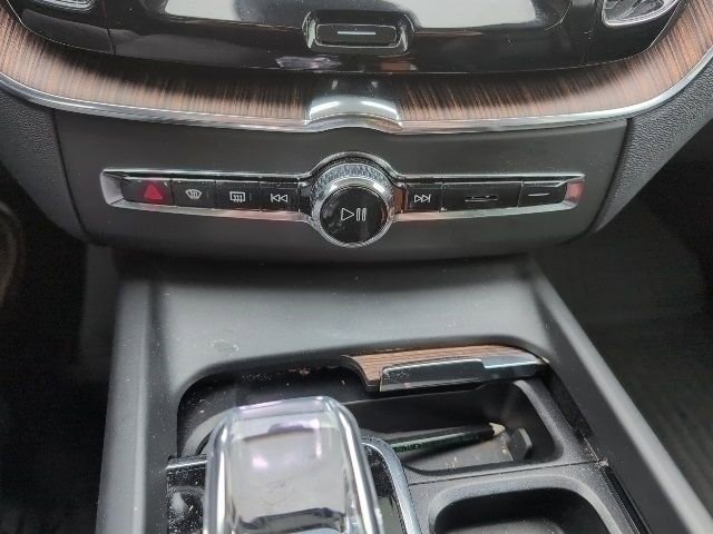 Used 2023 Volvo XC60 B5 Ultimate image 22