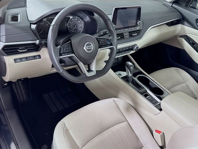 Certified 2022 Nissan Altima 2.5 SV w/ SV Premium Package image 10