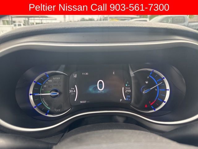 Used 2024 Chrysler Pacifica Select image 15