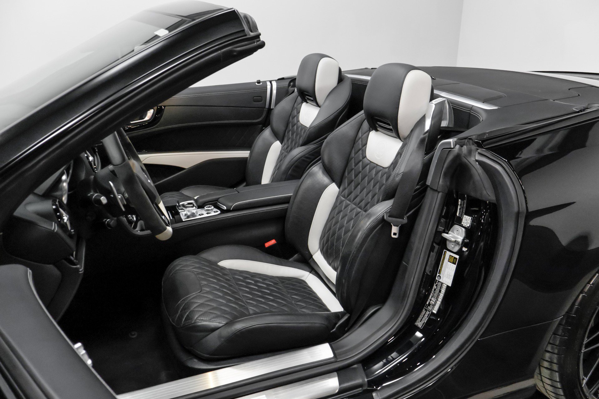 Used 2015 Mercedes-Benz SL 63 AMG w/ Driver Assistance Package image 6