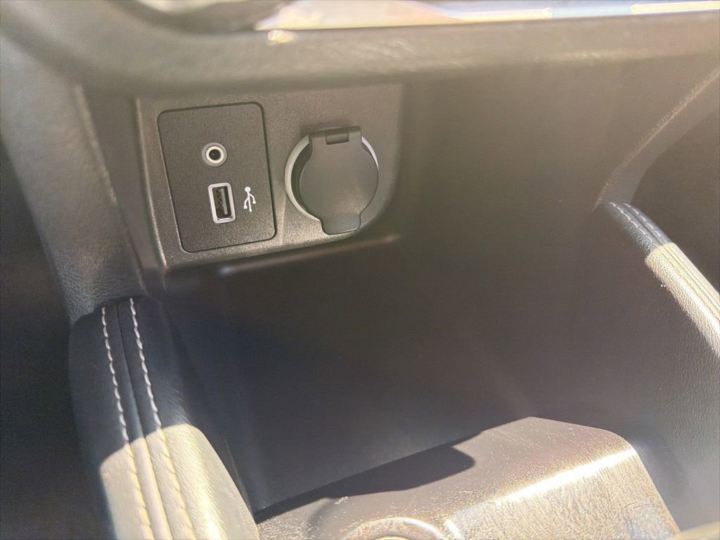 Used 2019 Nissan Kicks SR image 18