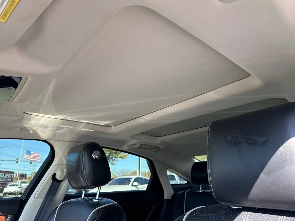 Used 2019 Jaguar XJ R-Sport image 9