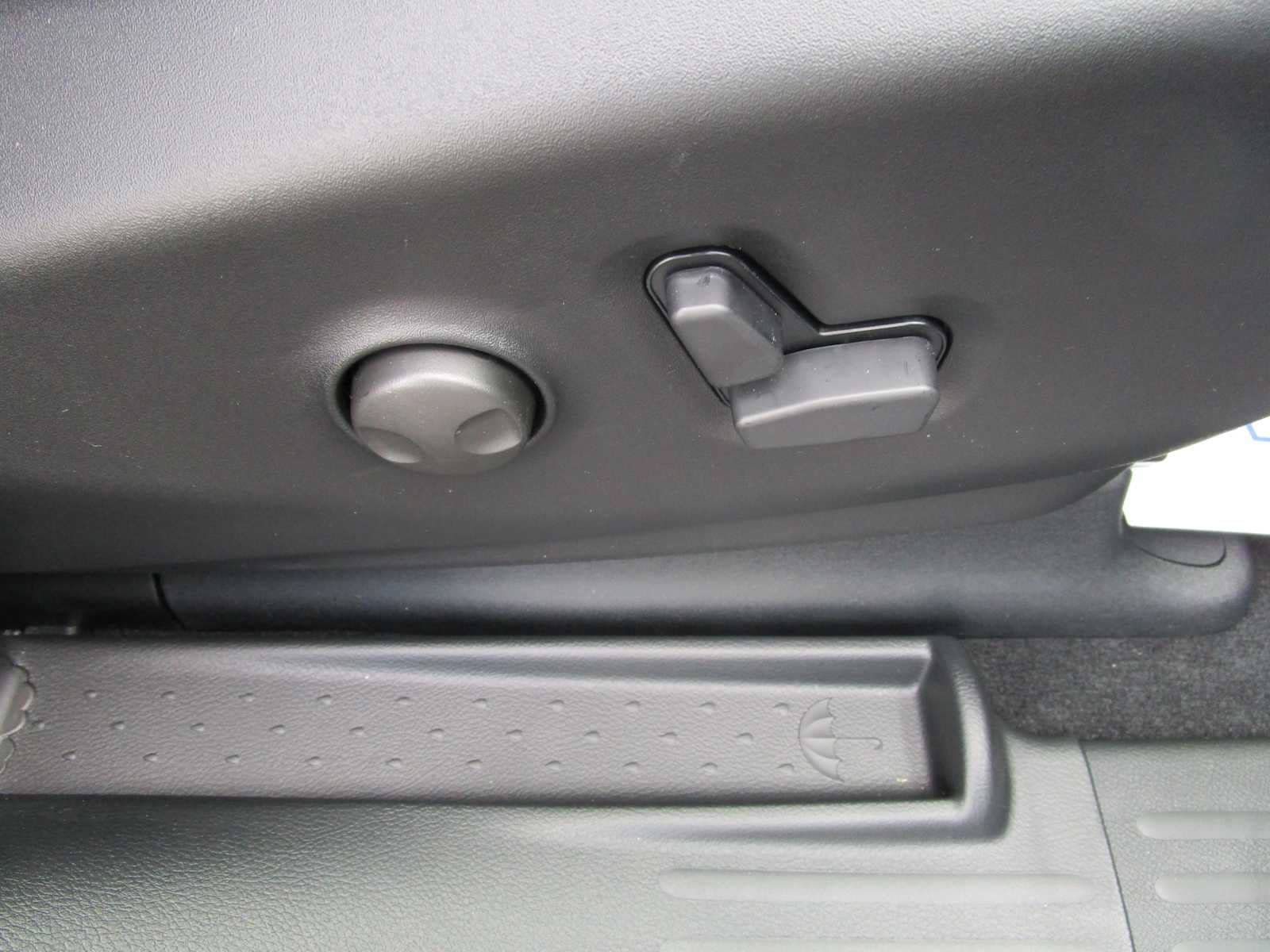 New 2026 Chrysler Pacifica Select FWD image 19