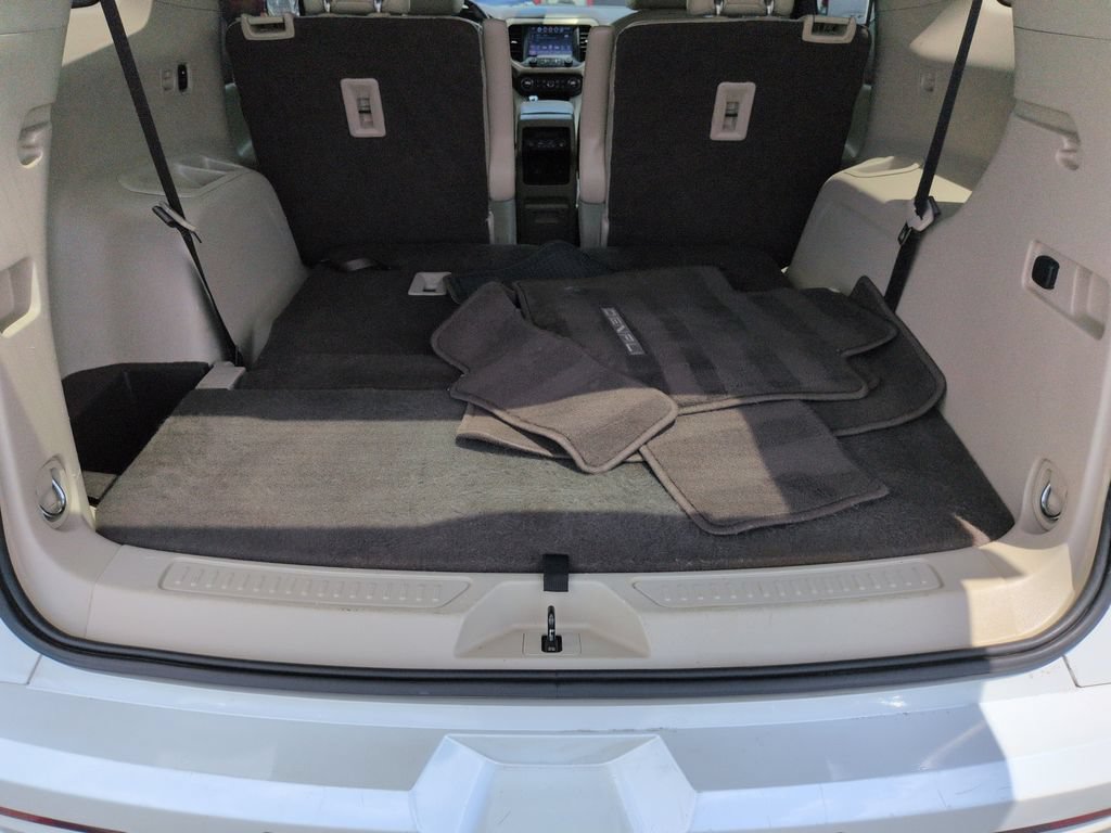 Used 2017 GMC Acadia Denali w/ Technology Package FWD image 23
