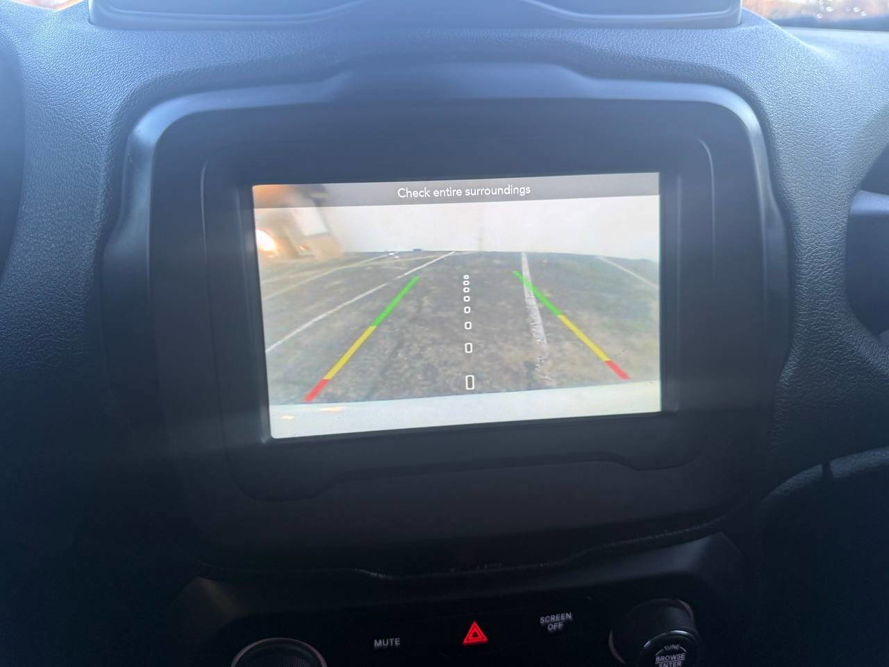 Used 2020 Jeep Renegade Latitude FWD image 18