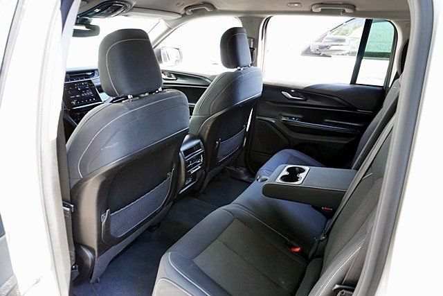 Certified 2023 Jeep Grand Cherokee Laredo RWD image 18