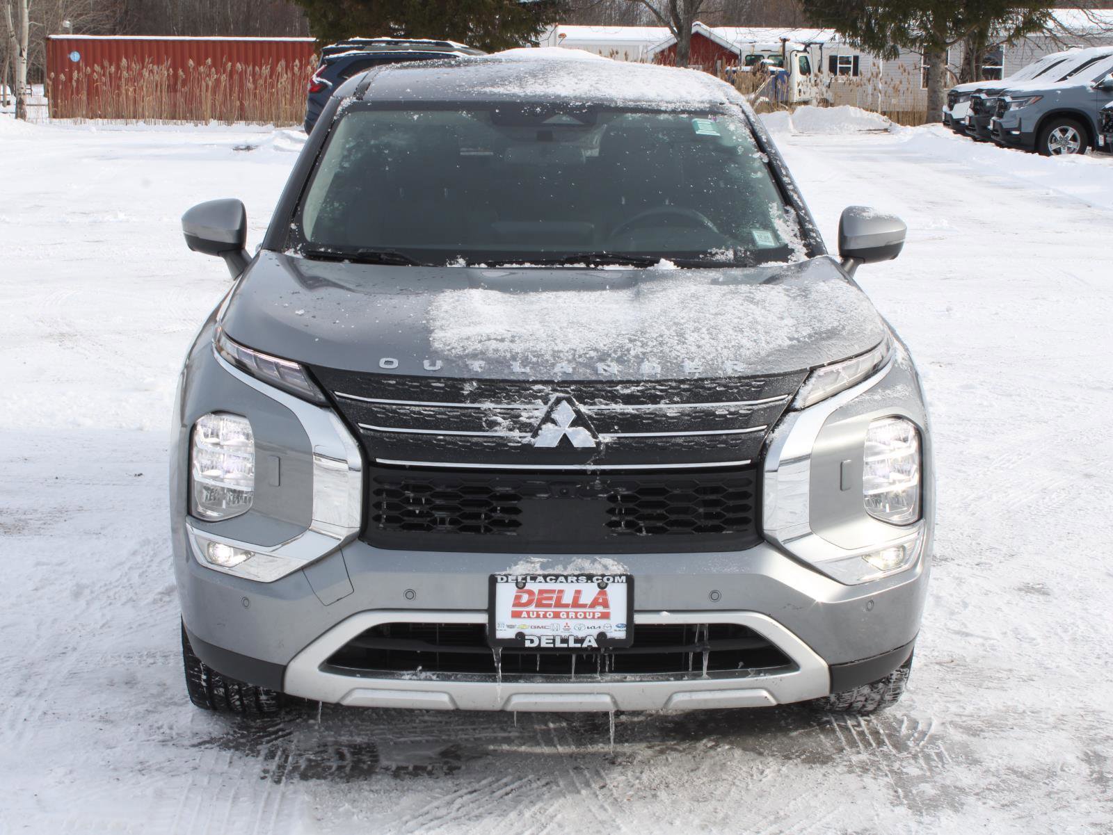 Used 2022 Mitsubishi Outlander SE image 2