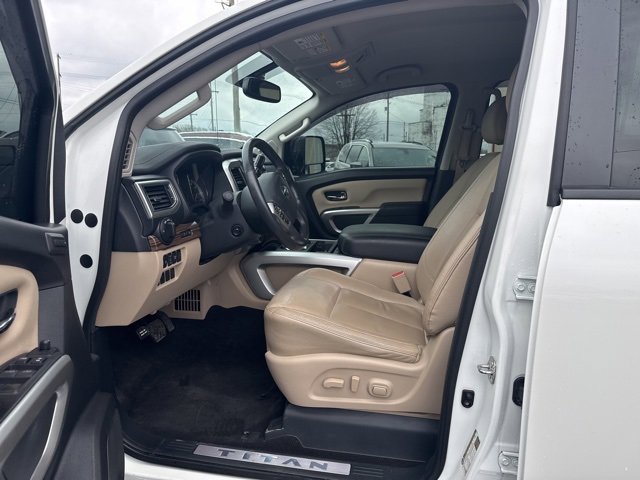 Used 2018 Nissan Titan SL w/ Chrome Package image 9