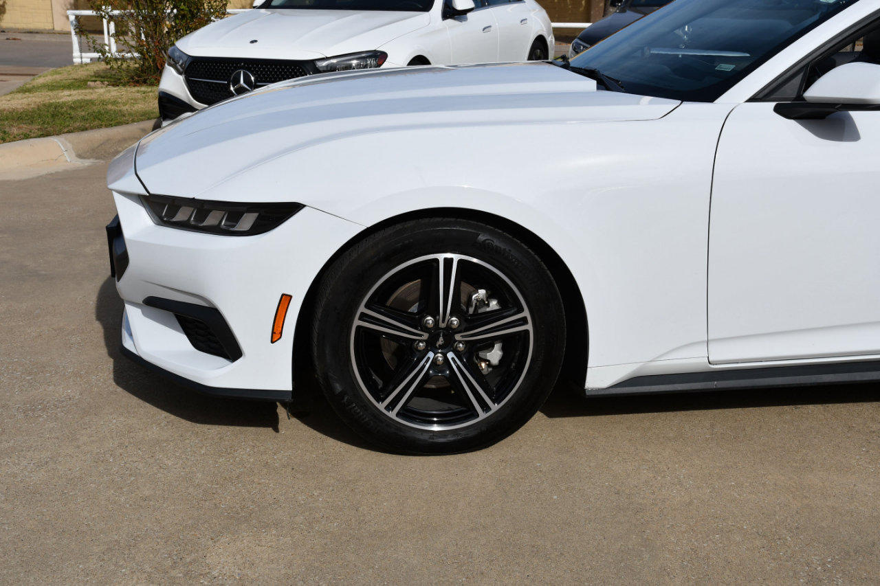 Used 2025 Ford Mustang Premium image 4