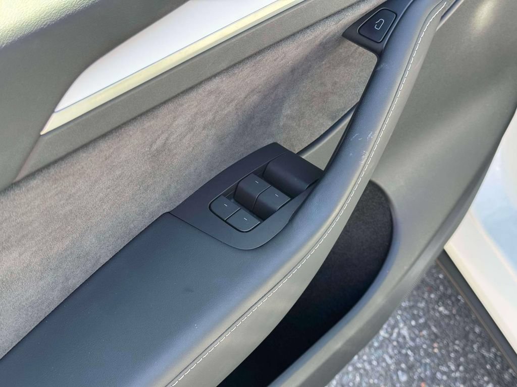 Used 2023 Tesla Model Y Long Range AWD/4WD image 19