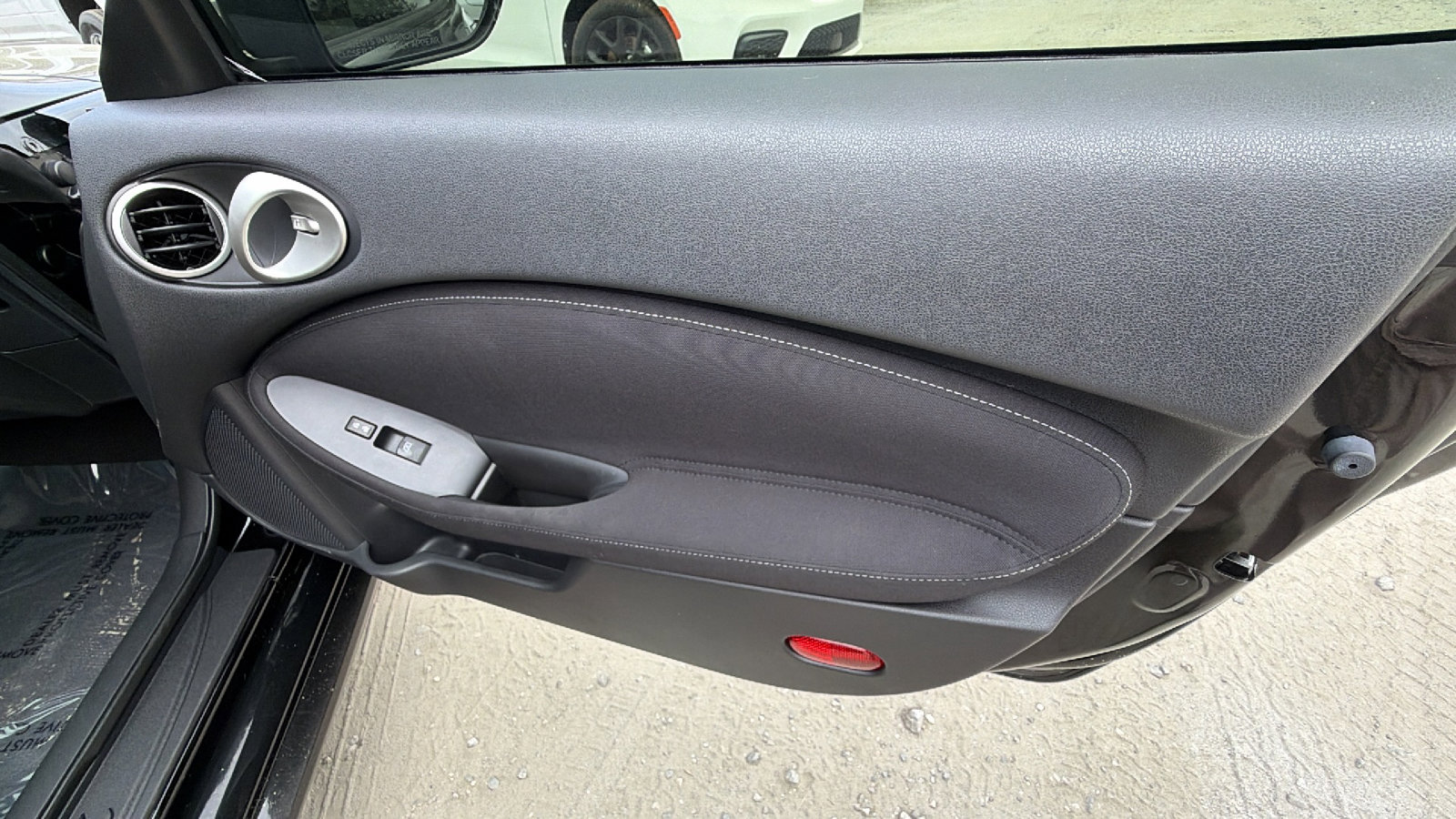 Used 2017 Nissan 370Z Coupe image 18