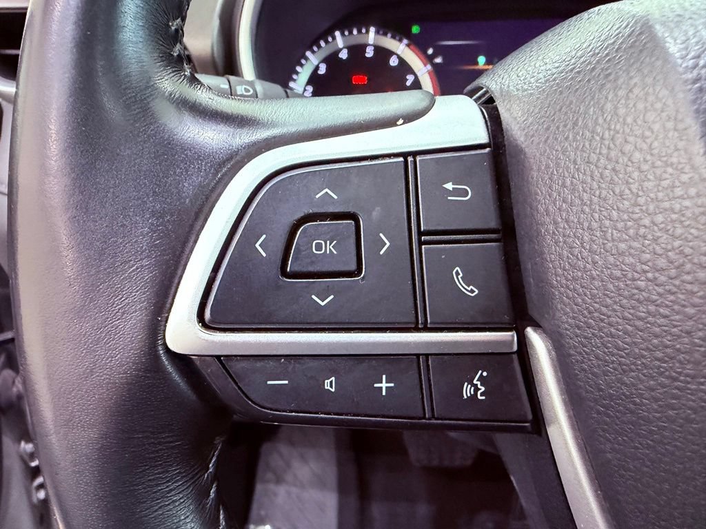 Used 2023 Toyota Highlander XLE FWD image 22