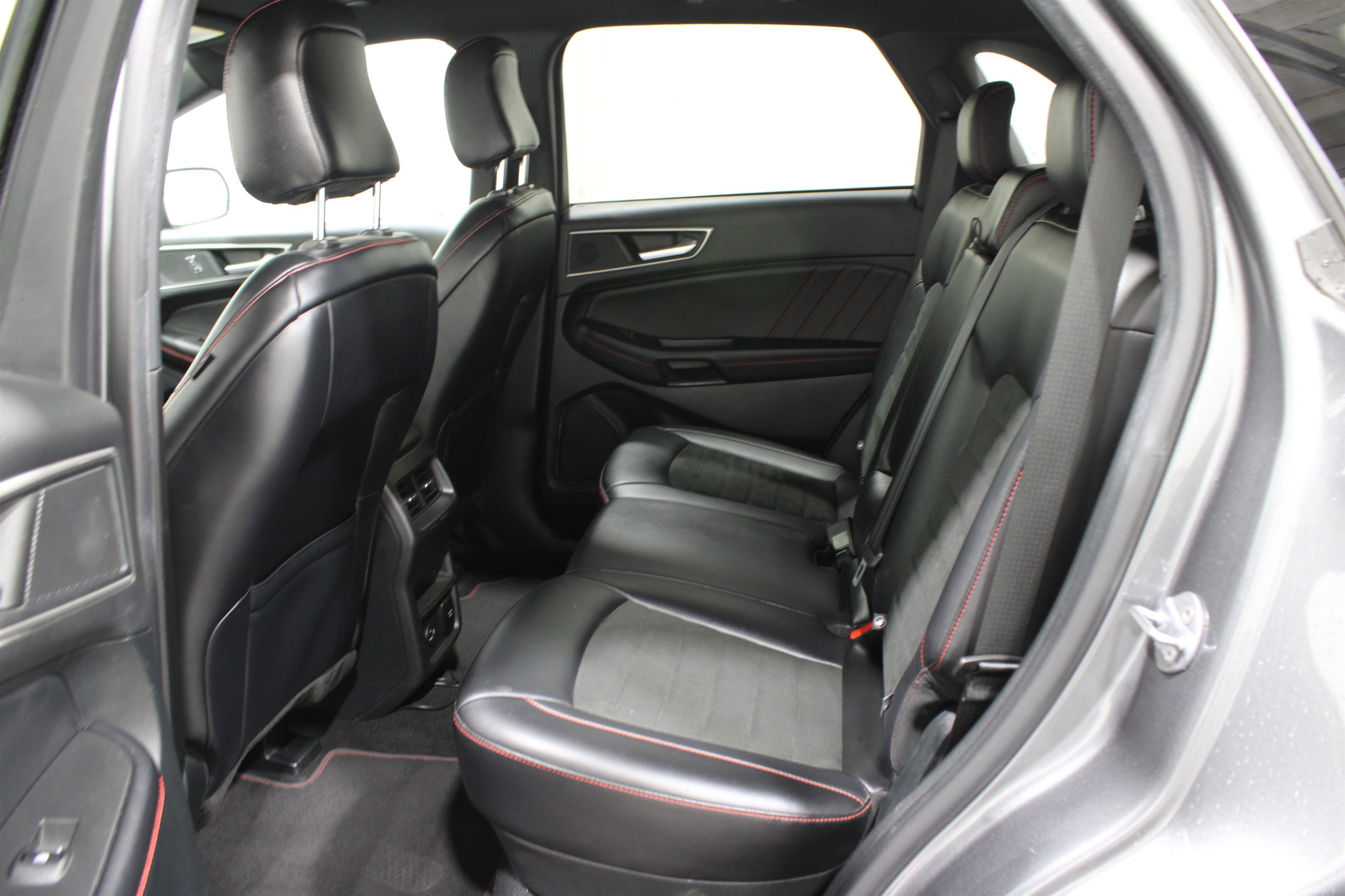 Used 2022 Ford Edge ST-Line image 22