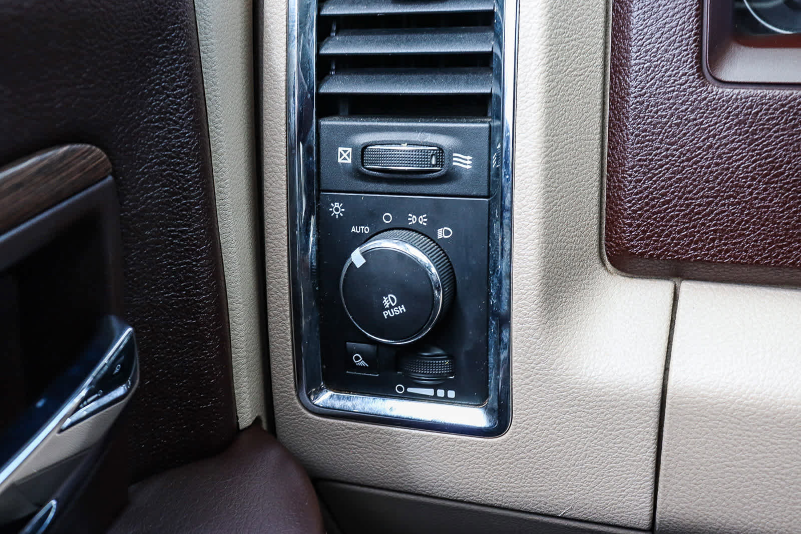 Used 2017 RAM 1500 Laramie w/ Convenience Group image 31