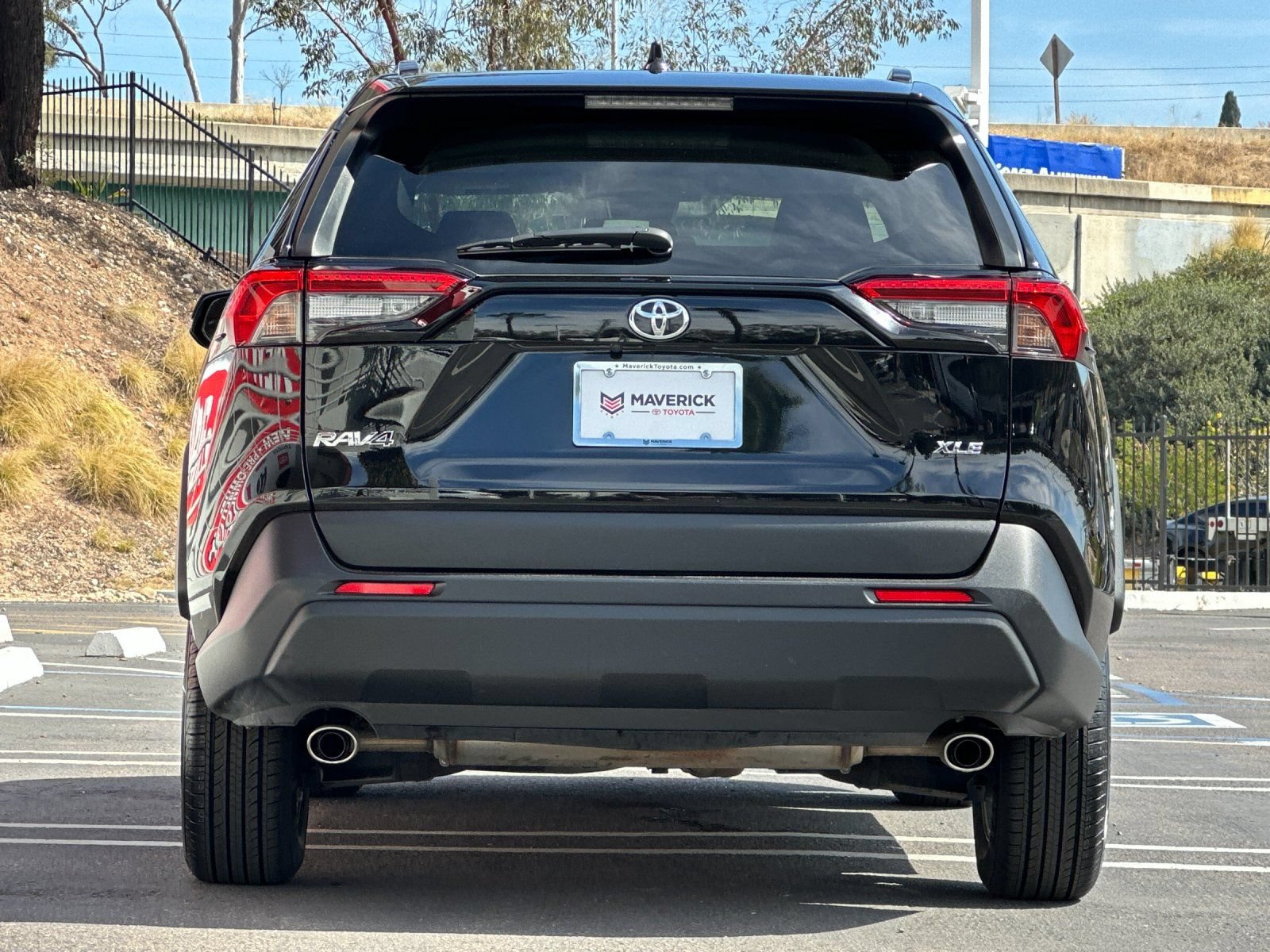 Used 2024 Toyota RAV4 XLE FWD image 4