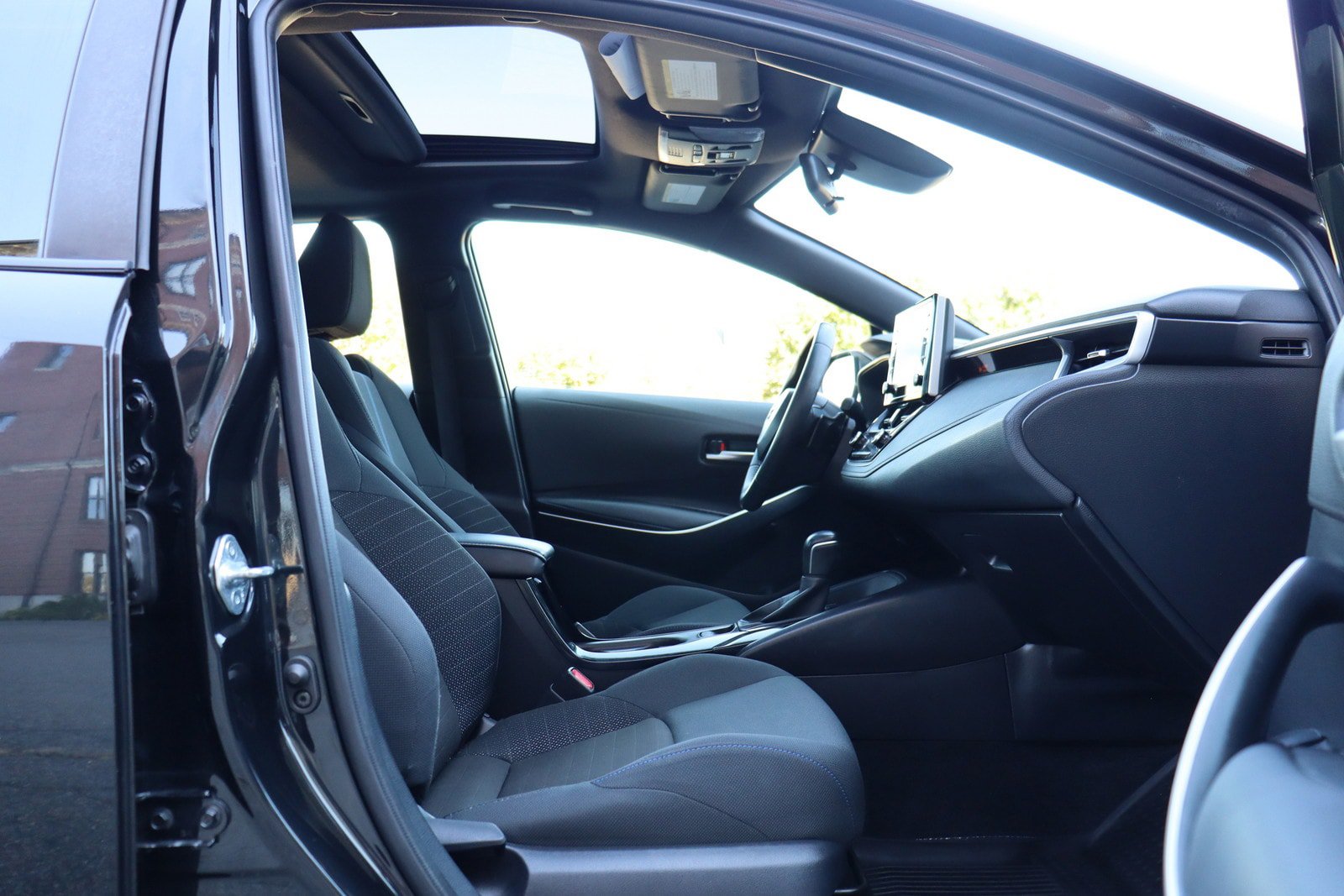 Used 2020 Toyota Corolla SE w/ SE Premium Package FWD image 20