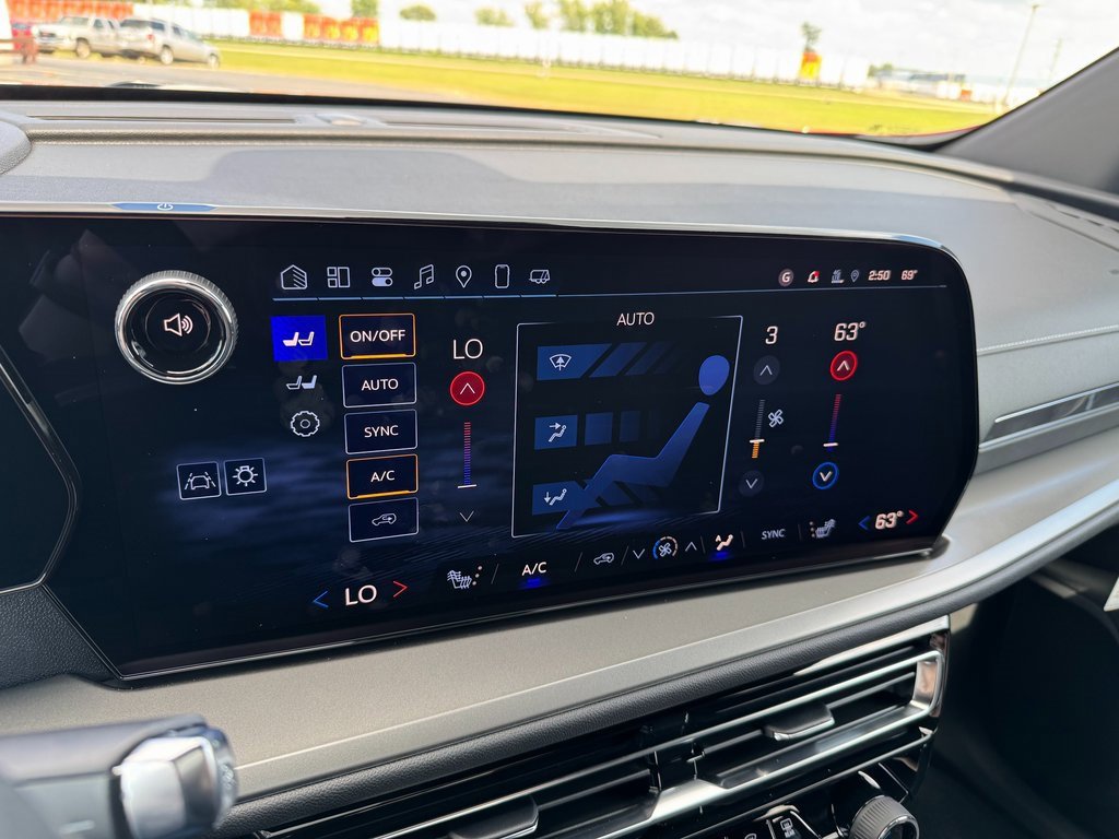 New 2025 Chevrolet Traverse LT image 24