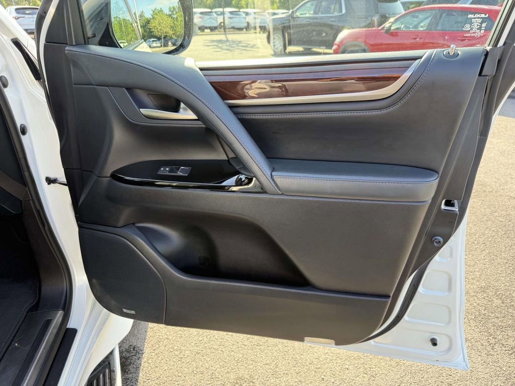 Used 2018 Lexus LX 570 4WD w/ Luxury Package image 15