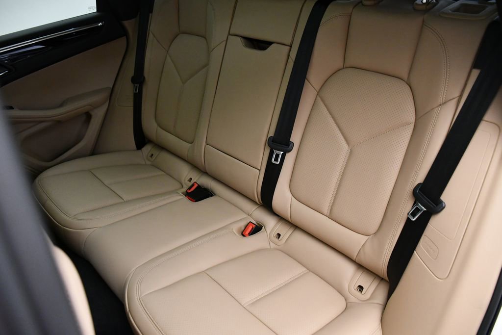 Certified 2025 Porsche Macan image 44