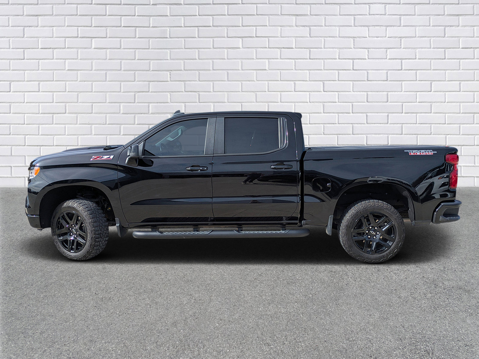 Used 2024 Chevrolet Silverado 1500 LT Trail Boss w/ Convenience Package II image 2