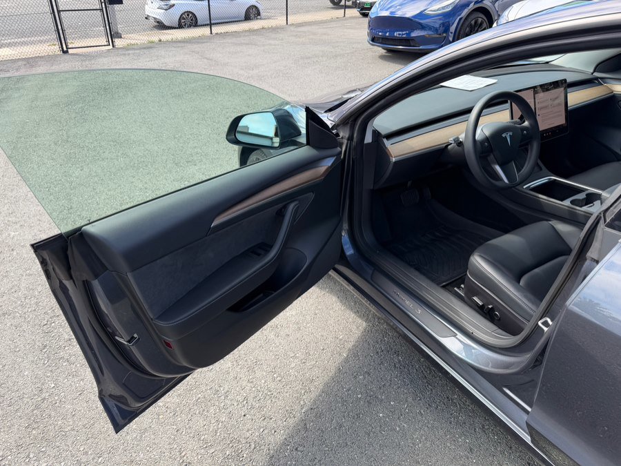 Used 2023 Tesla Model 3 Standard Range image 9