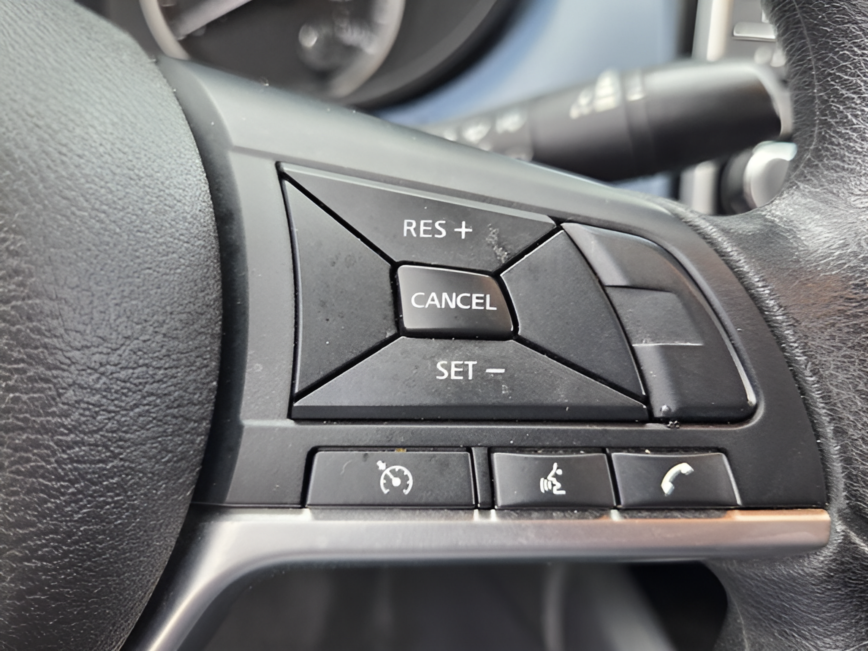 Used 2025 Nissan Versa SV FWD image 23