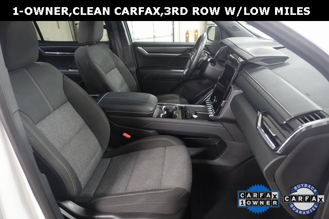 Used 2025 GMC Acadia Elevation image 6