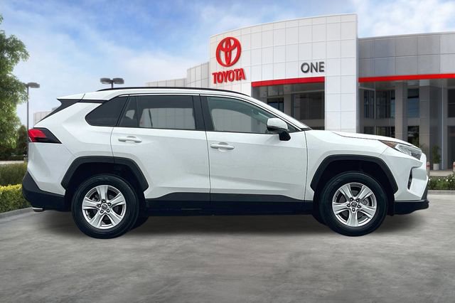 Used 2021 Toyota RAV4 XLE FWD image 3