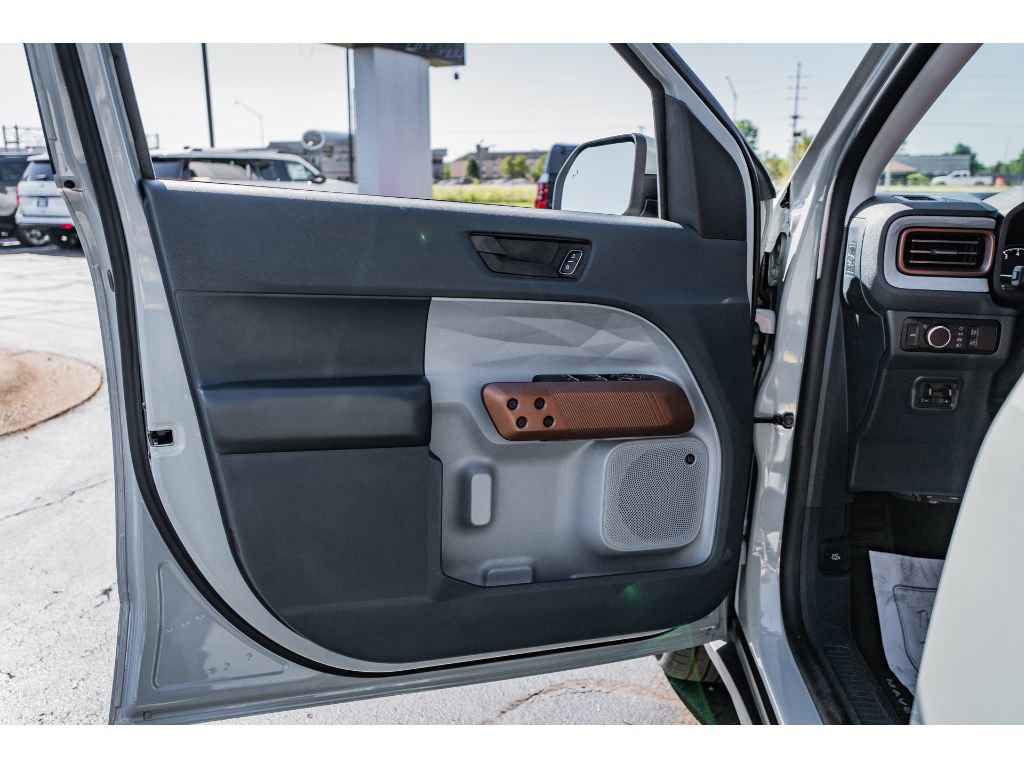 Used 2023 Ford Maverick Lariat w/ Lariat Luxury Package image 6