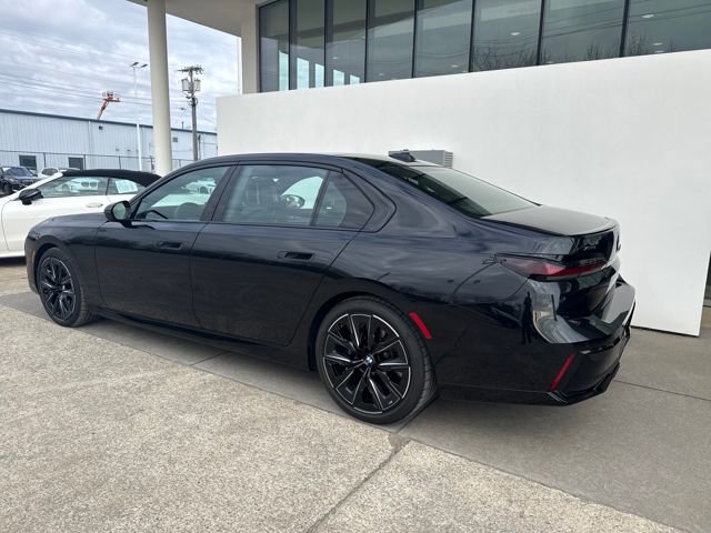 Used 2024 BMW 740i xDrive 740i xDrive image 3