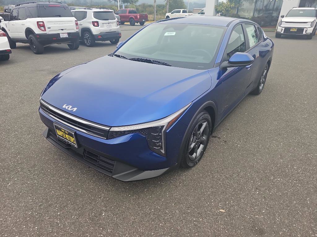 New 2025 Kia K4 LXS image 1
