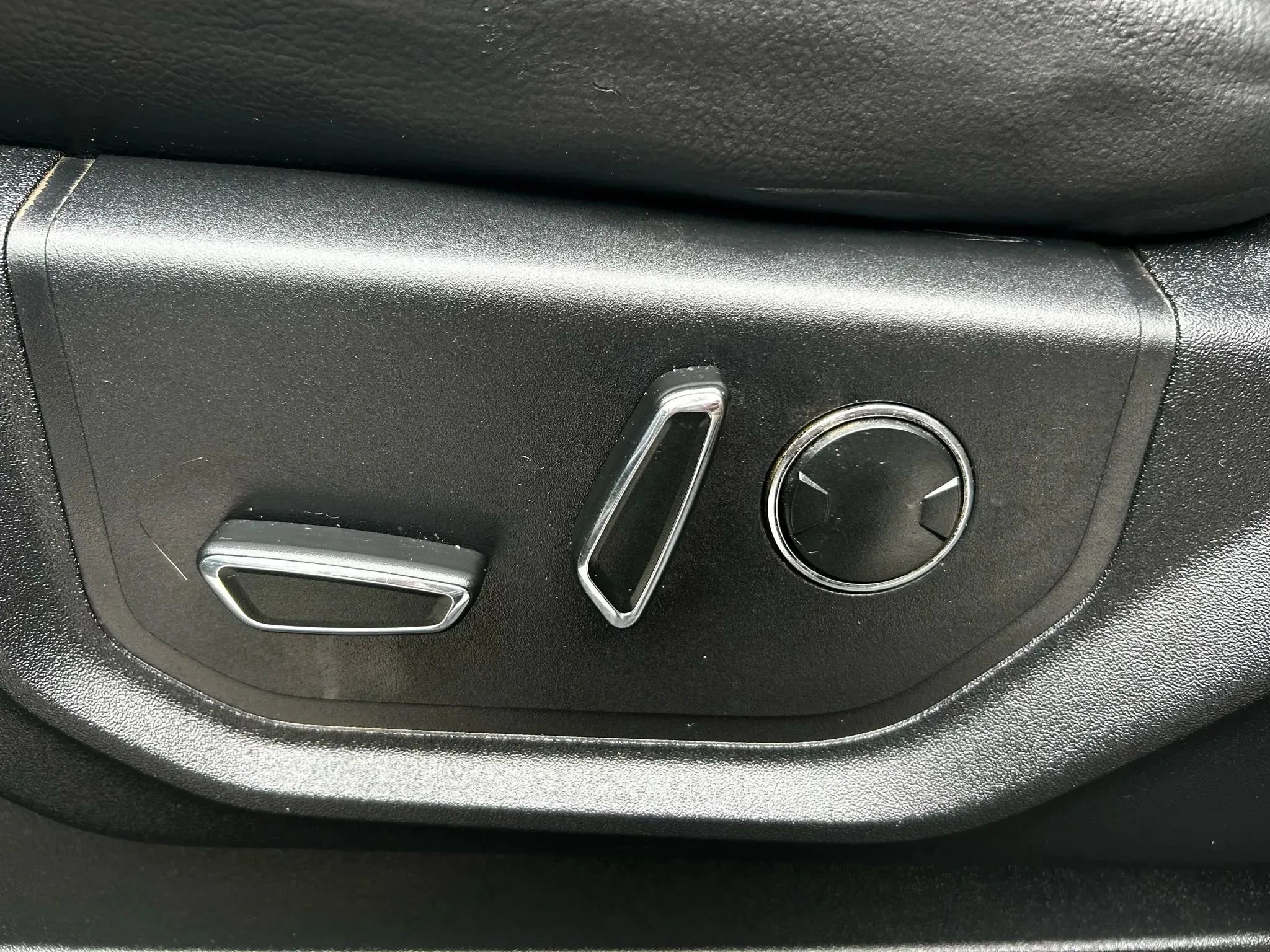 Used 2017 Ford F350 Lariat w/ Chrome Package image 37