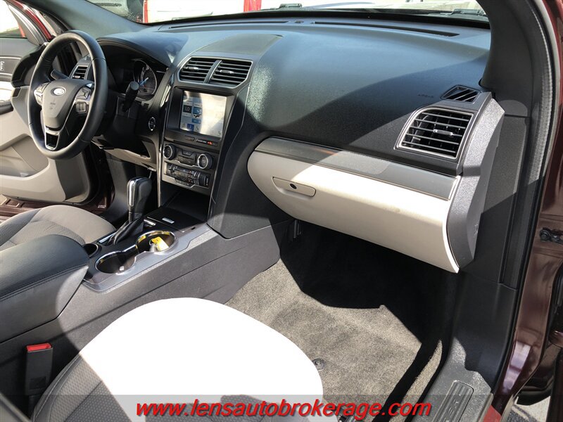 Used 2018 Ford Explorer XLT w/ Equipment Group 201A FWD image 23