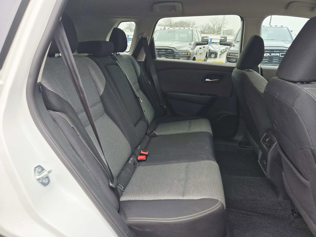 Used 2023 Nissan Rogue SV image 14