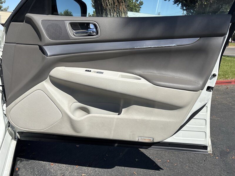Used 2012 INFINITI G25 Journey RWD image 38