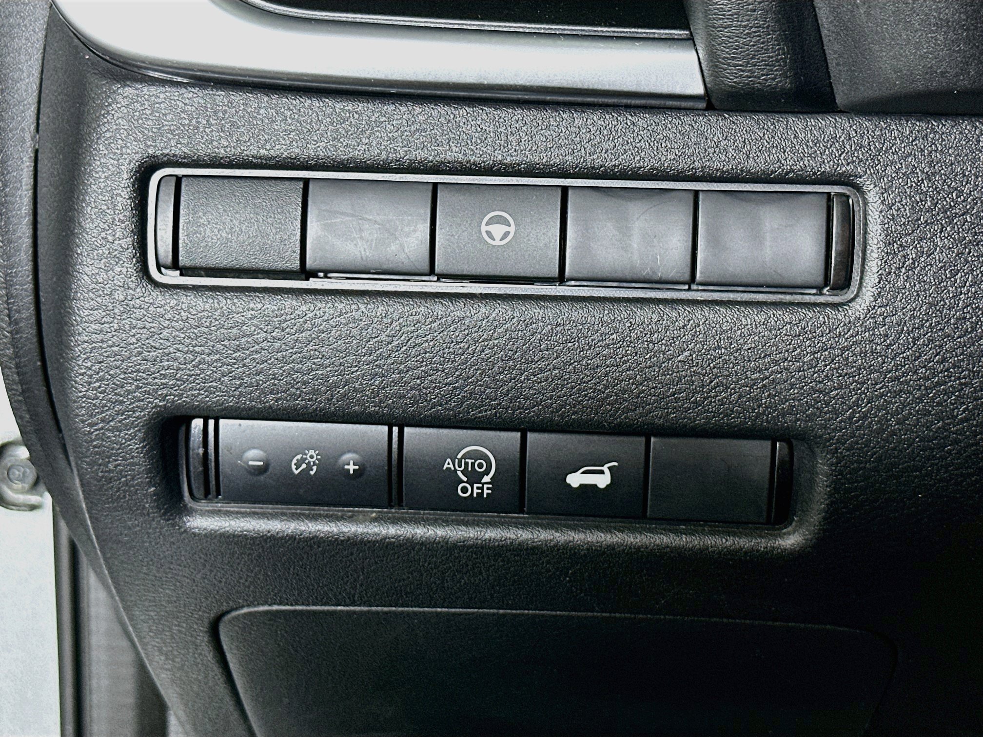 Used 2025 Nissan Rogue SV FWD image 17