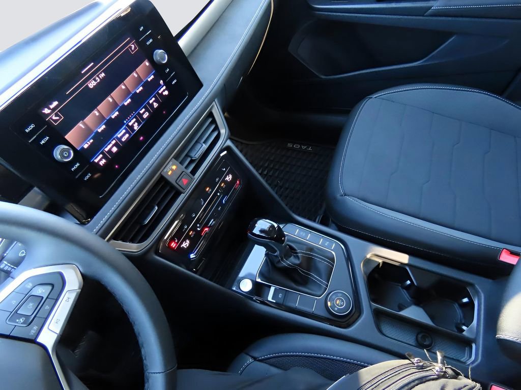 New 2025 Volkswagen Taos SE image 22