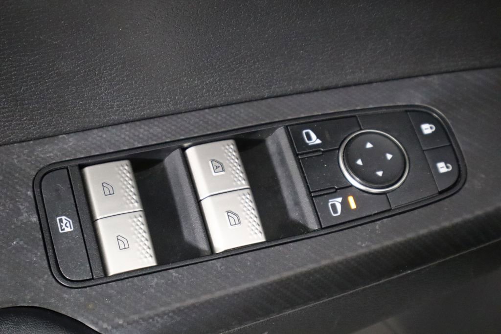 Used 2024 Mitsubishi Outlander ES image 23